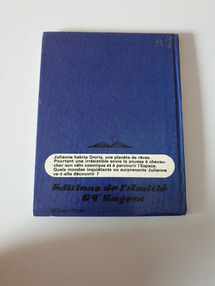 Livre Julienne et le vélo cosmique - photo numéro 6