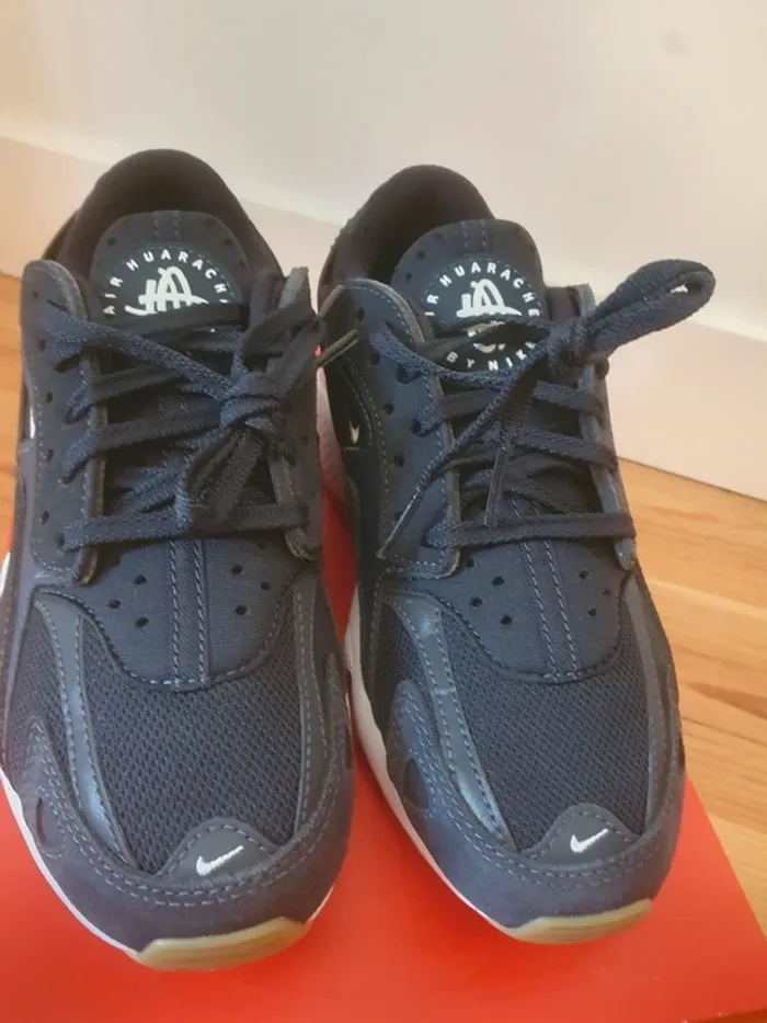 Nike Huarache (36.5) - photo numéro 2
