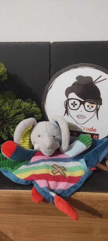 Influx Doudou plat éléphant bleu vert rouge croix rayé rayure gris Rose Laine