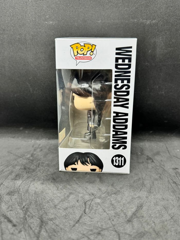 Funko pop Wednesday Addams 1311 Hot Topic - photo numéro 5