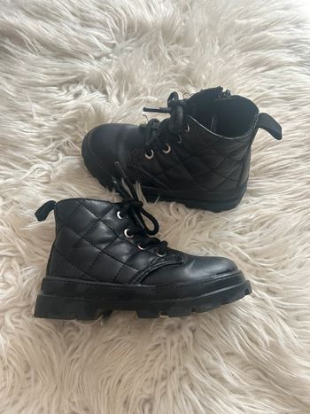Fille 👧🏻 Bottines noires matelassé H&M taille 24