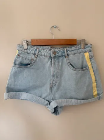 Short bandes jaunes Zara