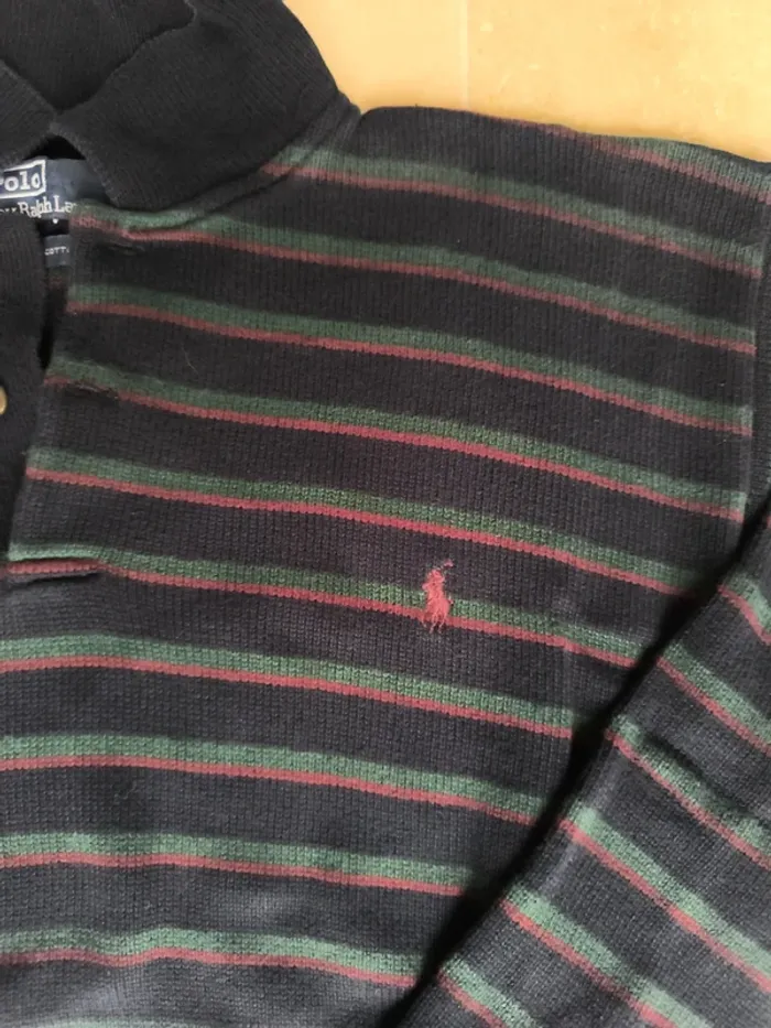 Magnifique pull col  boutonné Ralph Lauren homme L noir rayures vertes rouges logo rouge - photo numéro 3