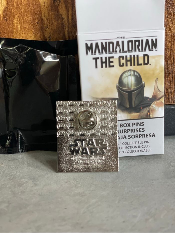 Star Wars Mandalorian The Child Polaroids Loungefly pin’s - photo numéro 3