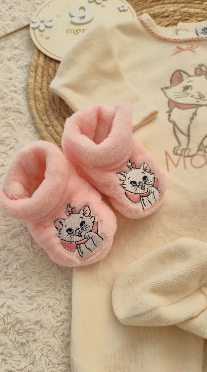 Pyjama et chaussons Marie 9 mois Disney - photo numéro 3