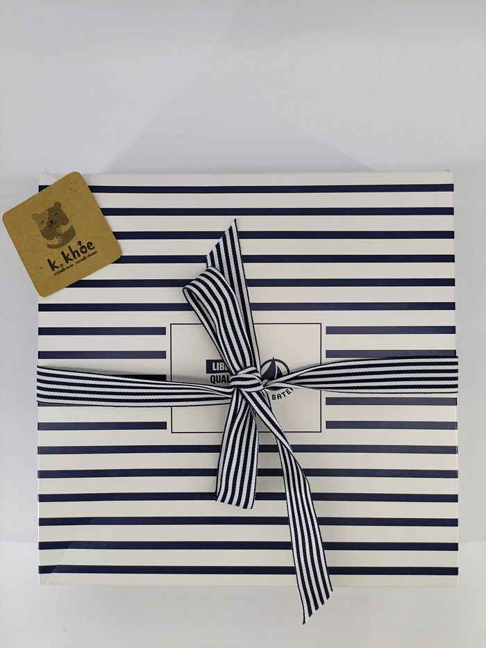 Coffret bébé Petit Bateau - une salopette et un gilet bébé + eau de soin - photo numéro 3
