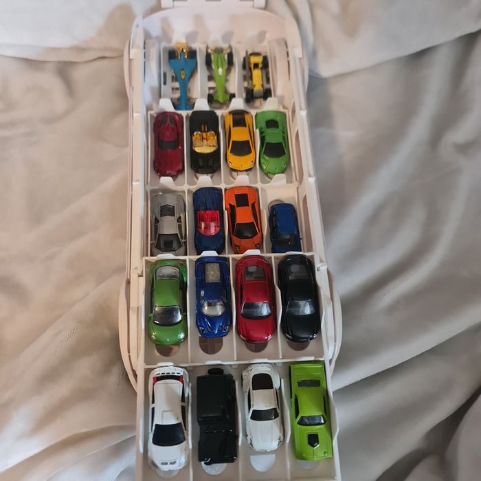 Voiture coffret Police majorette comprenant 23 voitures garées dedans. - photo numéro 3