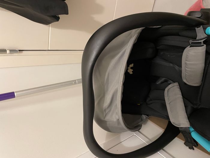 siége auto bébé confort. Utilisé pendant 5 mois - photo numéro 3