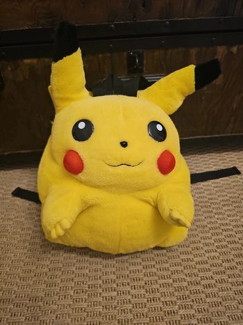 Sac à dos peluche pikachu Nintendo tomy