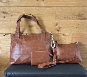 Lot de 3 sacs femme marron élégant – cabas, bandoulière et pochette assortie en similicuir neuf