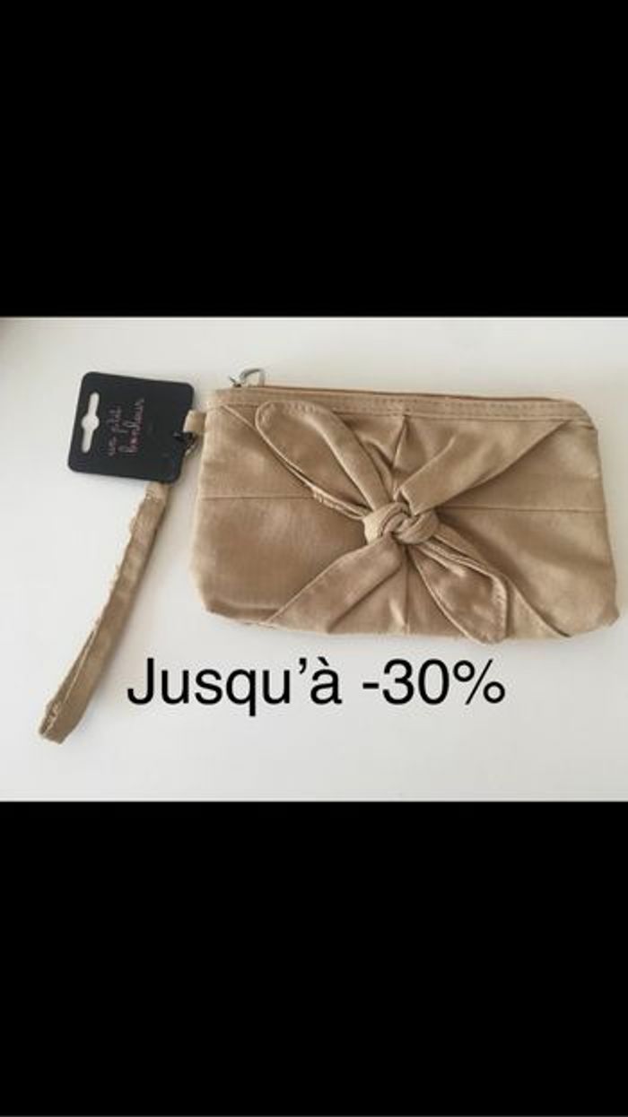 Sacoche beige à noeud avec lanière sac neuf clair ete beau étiquette pochette soirée sorti