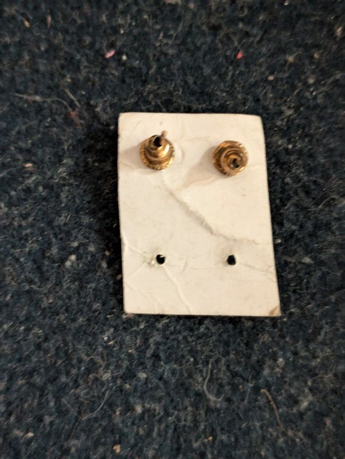 Petites boucles d'oreilles nacrées - photo numéro 3