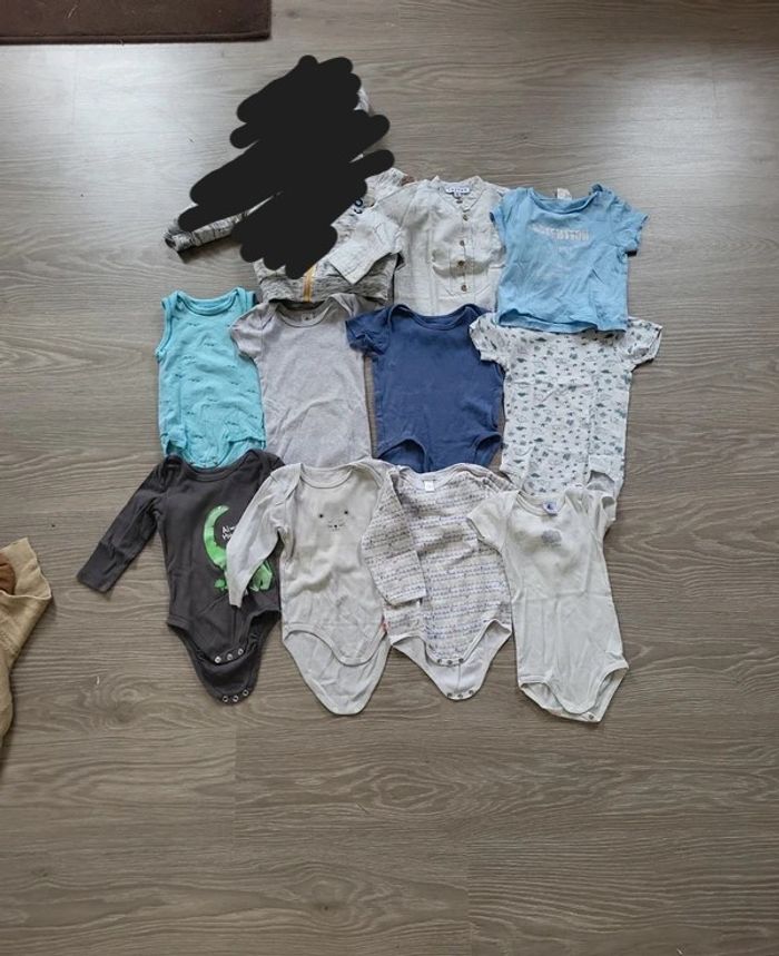 Lot vêtements 12 mois - photo numéro 2