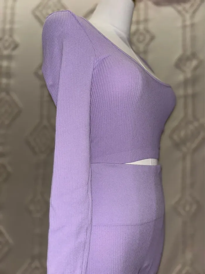 Ensemble violet lila moulant Stradivarius – top manches longues + legging stretch (Taille M) - photo numéro 2