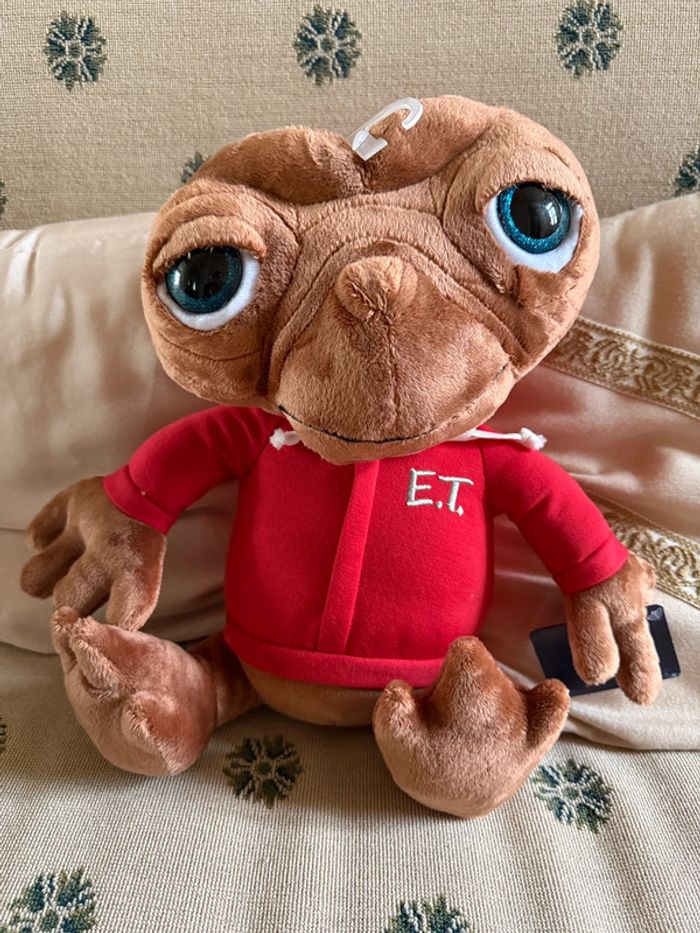NEUF peluche Peluche E.T avec un hoodies 35 cm ET extraterrestre Simba pull sweat rouge