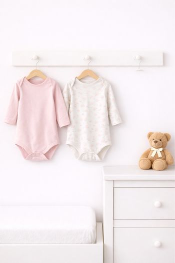 Lot de deux bodies Tape à l’œil  Taille 12 mois   Motif floral  Très bon état               #bebefille6mois_candysand    #bebegarcon #naissance #naissancegarcon #nourrisson #maternité #sacfemme #grossesse #ensemblebebe #prixnegociable #prixlots #chauffebi