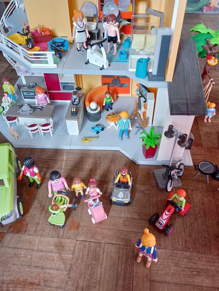 Maison moderne Playmobil avec accessoires - photo numéro 2