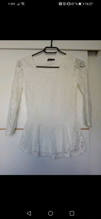 Joli top dentelle manches 3/4 T. XS