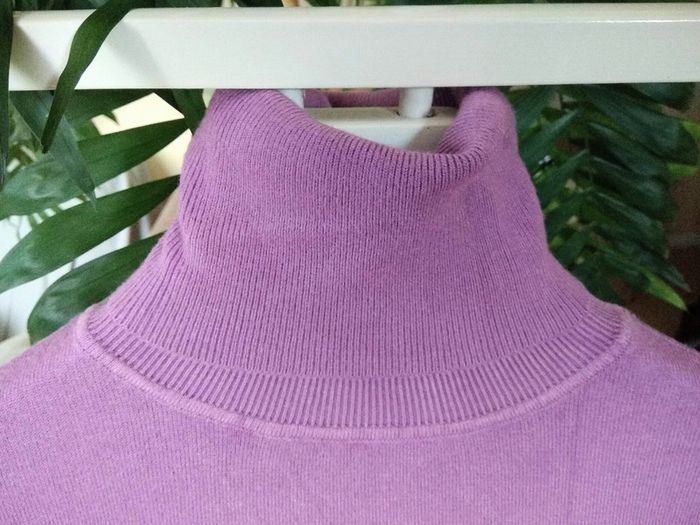 Pull fin col roulé mauve - photo numéro 2