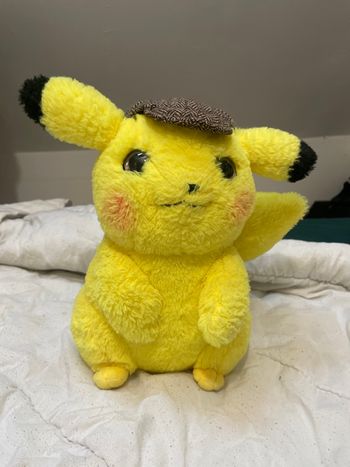 Peluche pikachu