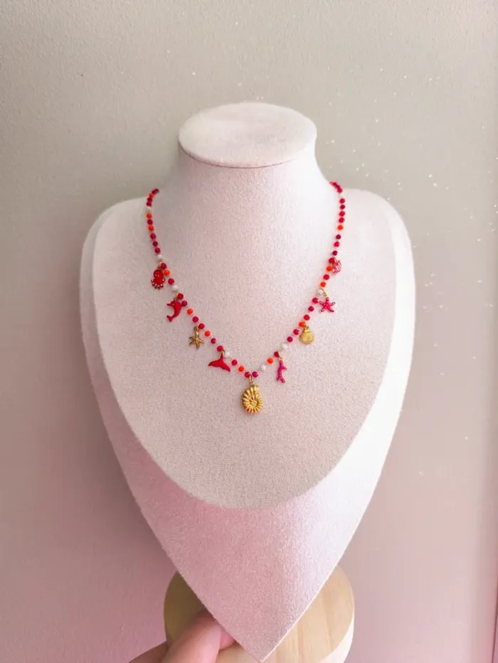 Collier doré et rouge avec perles de cristal et breloques de la mer - photo numéro 9