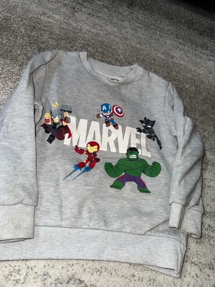 Pull marvel taille 110 - photo numéro 2