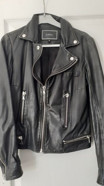 Perfecto  en cuir d'agneau  femme 38  en parfait état  marque  carool