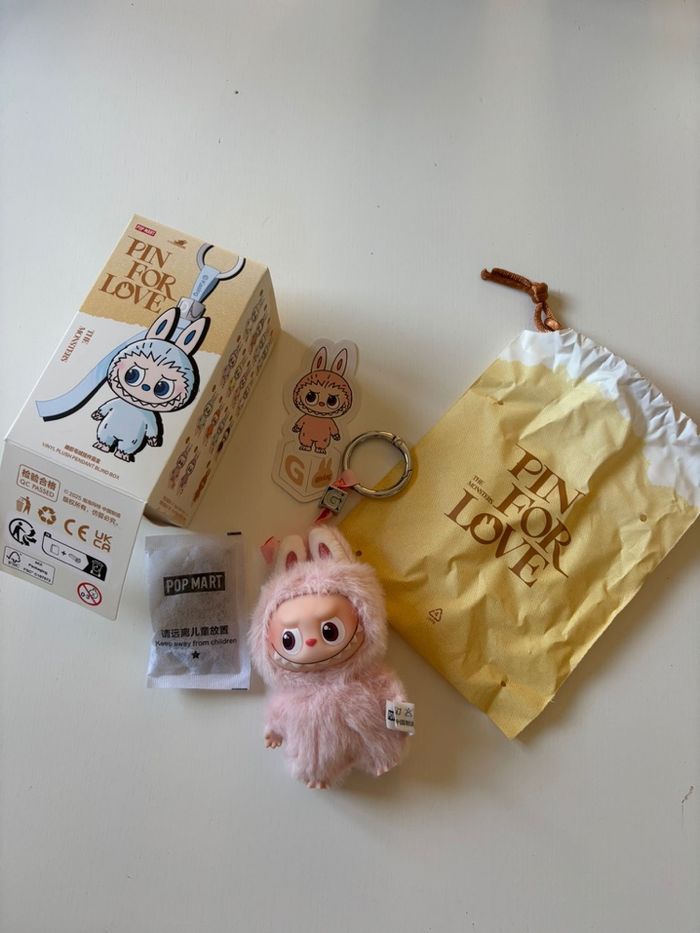 PopMart Labubu The Monsters Pin For Love « G »