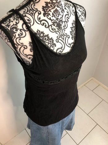 Top de soirée noir avec perles brodées