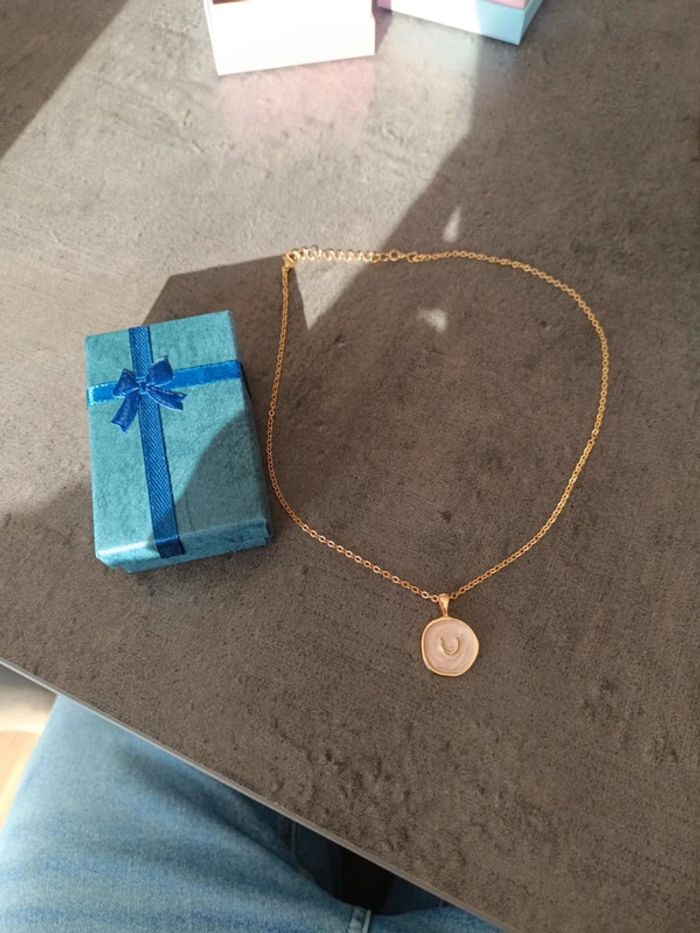 Collier motif lune coeur nacré rose - photo numéro 4