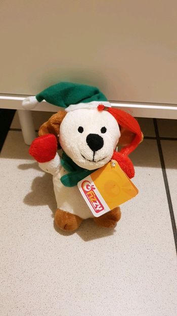 Oetit Ours en peluche neuf.