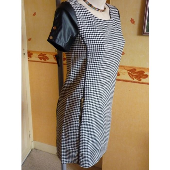 Robe Stradivarius T. M - photo numéro 5