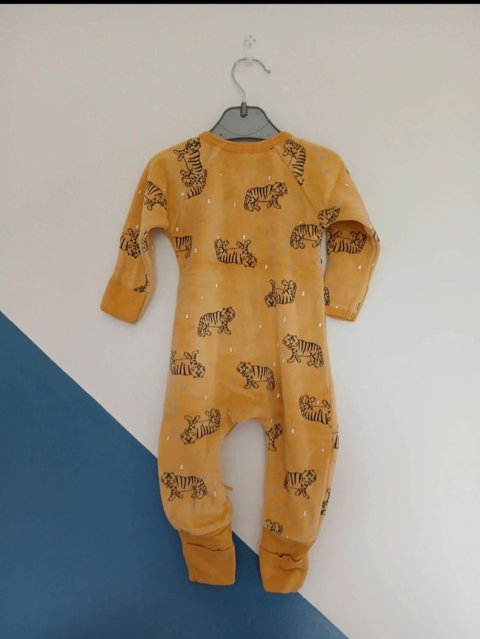 Pyjamas 6 mois - photo numéro 5