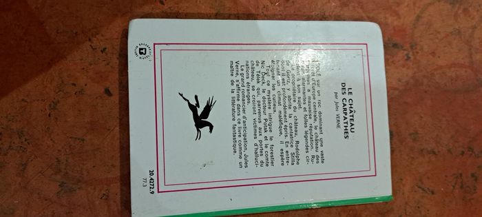 Livre le château des carpathes - photo numéro 2