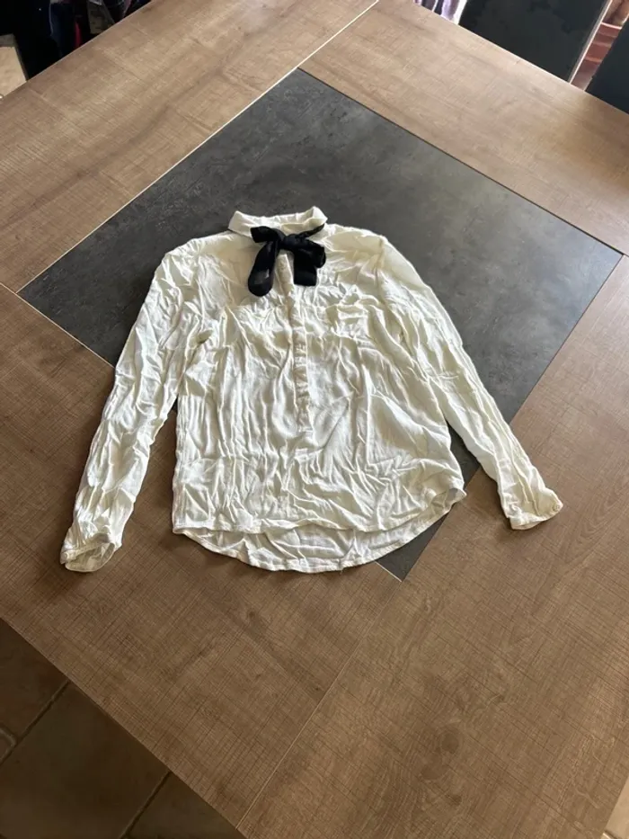 Chemise femme avec col à nouer