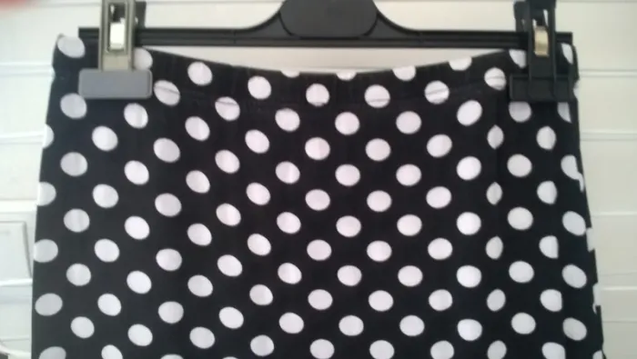 Jupe en jersey noire à pois blancs - photo numéro 7