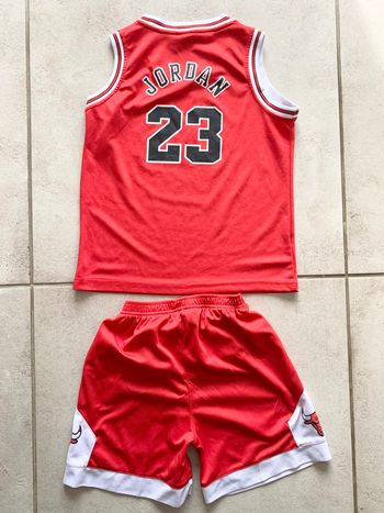 Ensemble basket 🏀 Maillots / Débardeur et short pour garçons 8 ans