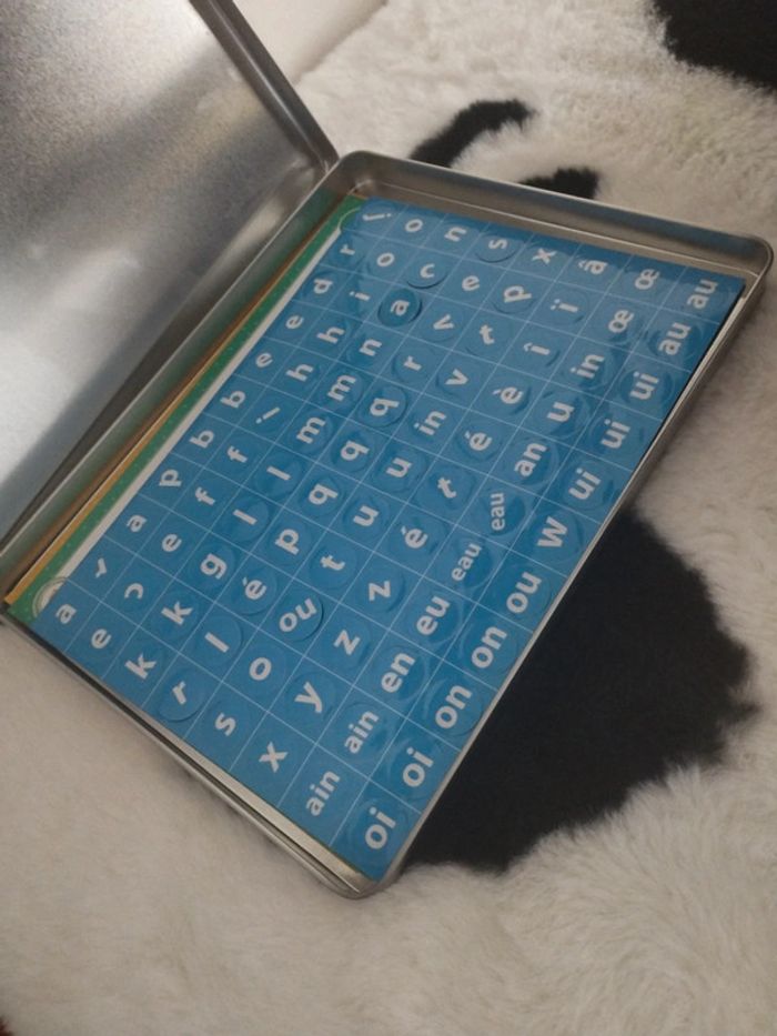 Jeux d'apprendre les mots avec des aimants boîte en métal neuf jamais utilisés - photo numéro 5