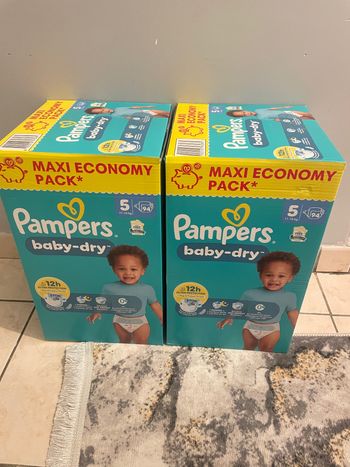 Deux maxi carton economy Pampers taille 5