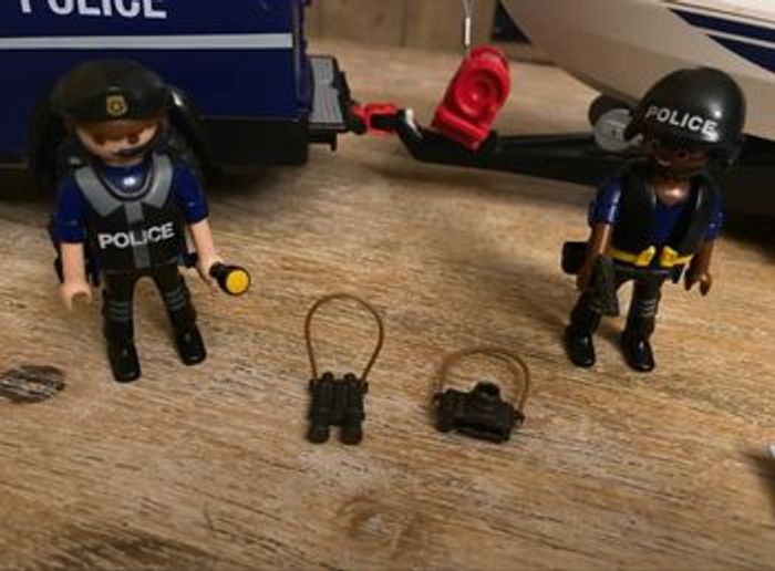 Camion et bateau police playmobil - photo numéro 2