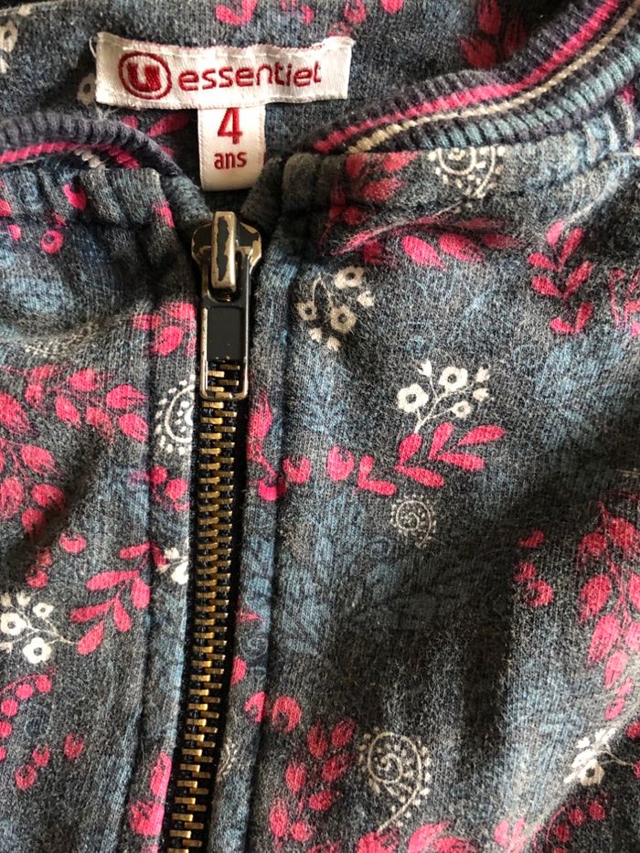Vend gilet U Essentiel taille 4 ans - photo numéro 3