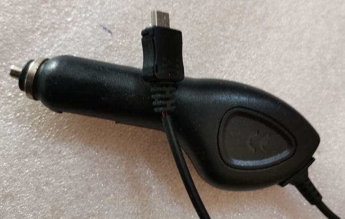 Chargeur de voiture - photo numéro 3