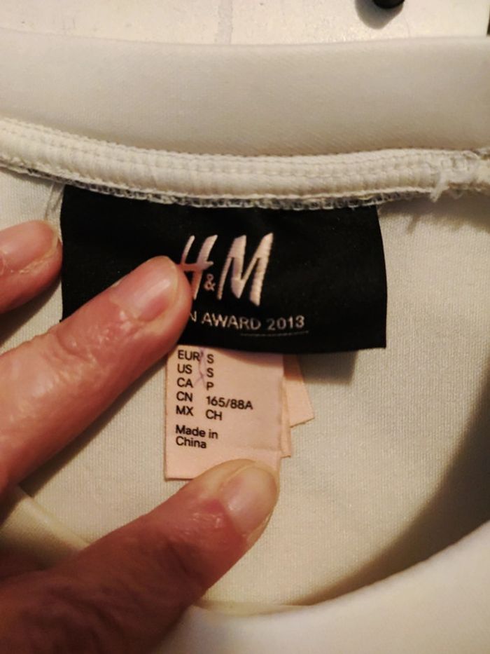 Sweat minju kim x h&M taille S - photo numéro 6