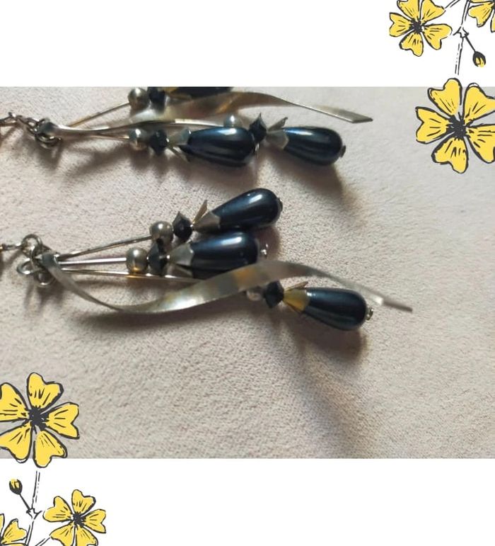 Boucles d’oreilles longues argentées & perles noires vintage - photo numéro 3