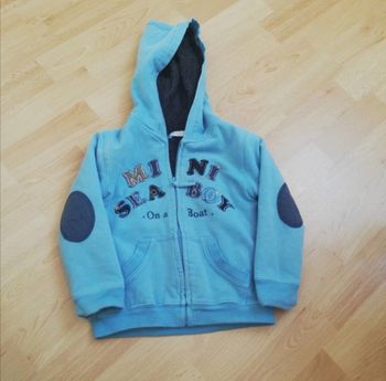 Gilet polaire à capuche