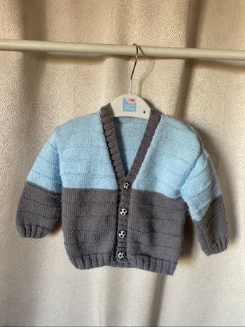 Gilet tricot boutons football 6/9 mois fait main