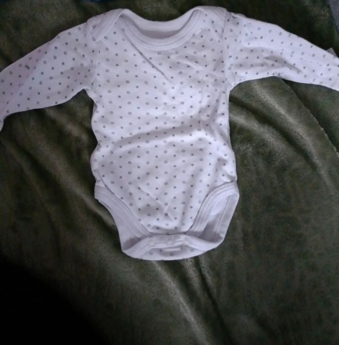 Lot bodies 3 mois - photo numéro 8