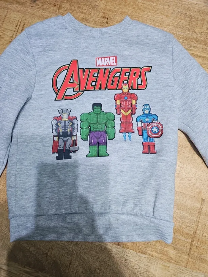 Sweat shirt marvel 5/6 ans - photo numéro 2