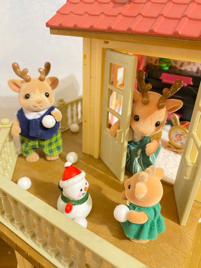 Grande maison Sylvanian éclairée , famille rennes Noël - photo numéro 5