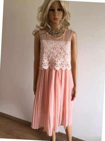 Robe rose neuve sans manches avec dentelle Molly Bracken taille S (valeur 55€)